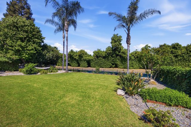 5512 W Prospect Avenue, Visalia, CA 93291