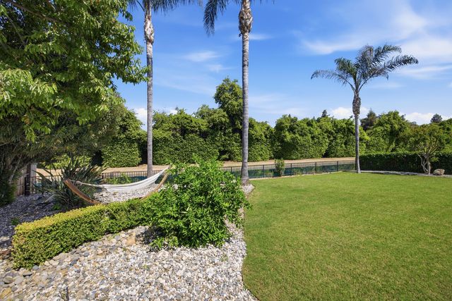 5512 W Prospect Avenue, Visalia, CA 93291