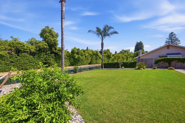 5512 W Prospect Avenue, Visalia, CA 93291