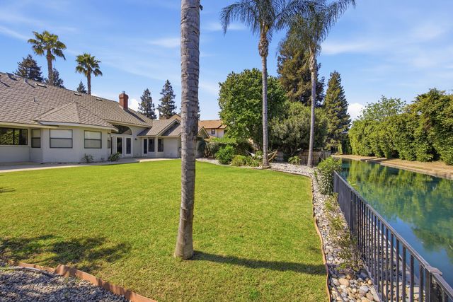 5512 W Prospect Avenue, Visalia, CA 93291