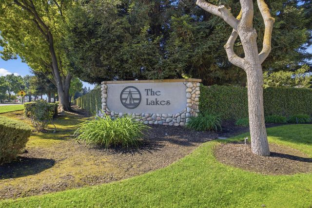 5512 W Prospect Avenue, Visalia, CA 93291