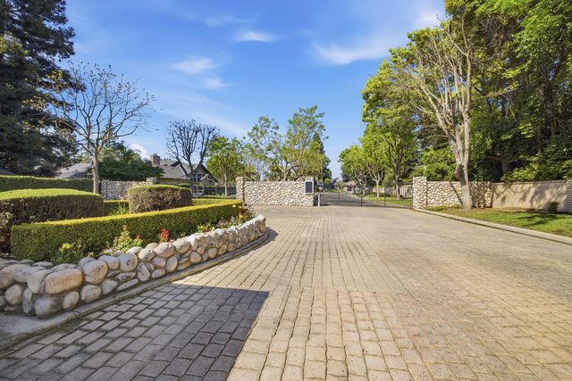 5512 W Prospect Avenue, Visalia, CA 93291