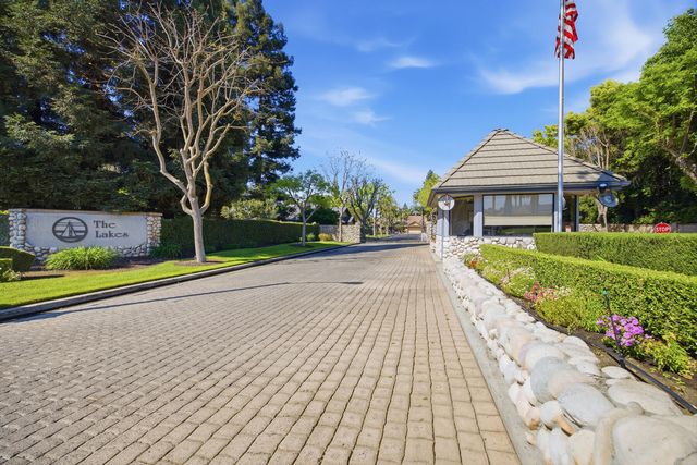 5512 W Prospect Avenue, Visalia, CA 93291