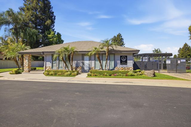 5512 W Prospect Avenue, Visalia, CA 93291