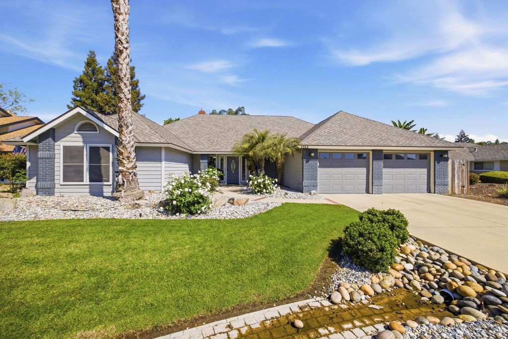 5512 W Prospect Avenue, Visalia, CA 93291