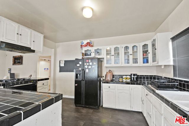 1345 W 54th Street, Los Angeles, CA 90037