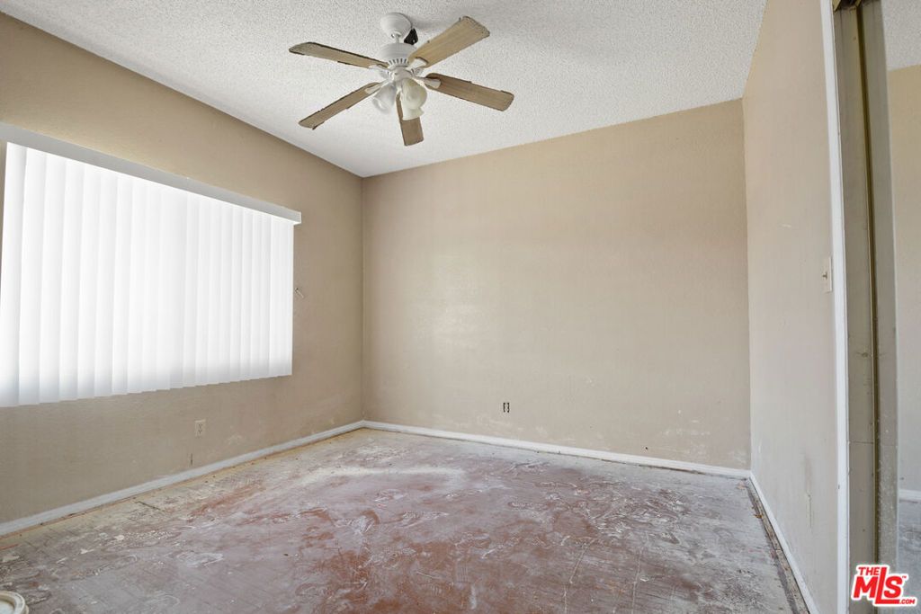 Image 8 of property listing at 1345 W 54th Street, Los Angeles, CA 90037