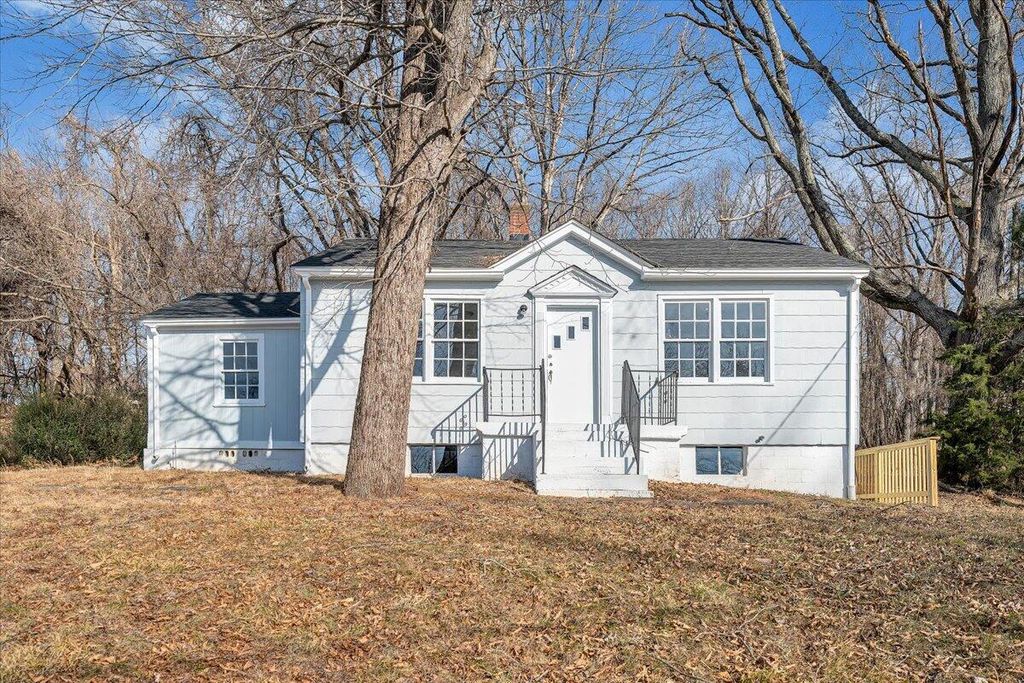 935 Myrtle RD, Martinsville, VA 24112