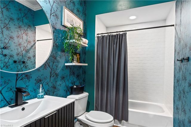 1 Park Vista Lane 320, Winston-salem, NC 27101