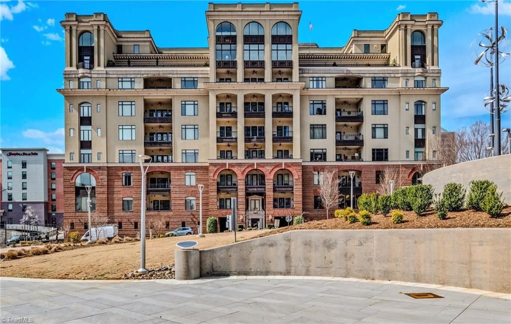 1 Park Vista Lane 320, Winston-salem, NC 27101