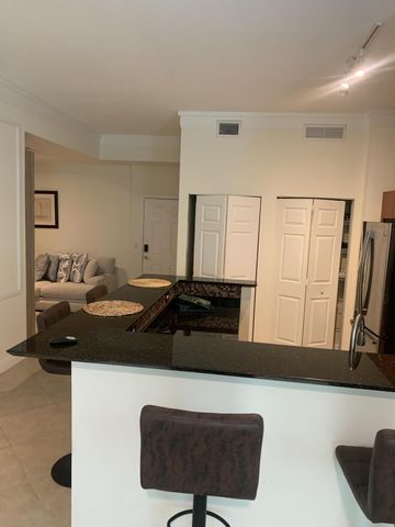 806 E Windward Way 111, Lantana, FL 33462