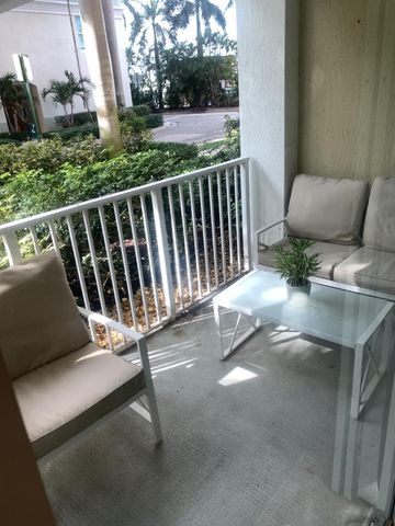 806 E Windward Way 111, Lantana, FL 33462