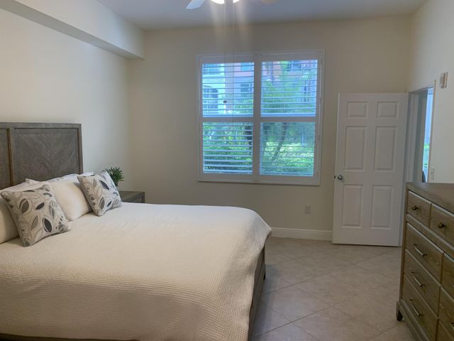 806 E Windward Way 111, Lantana, FL 33462
