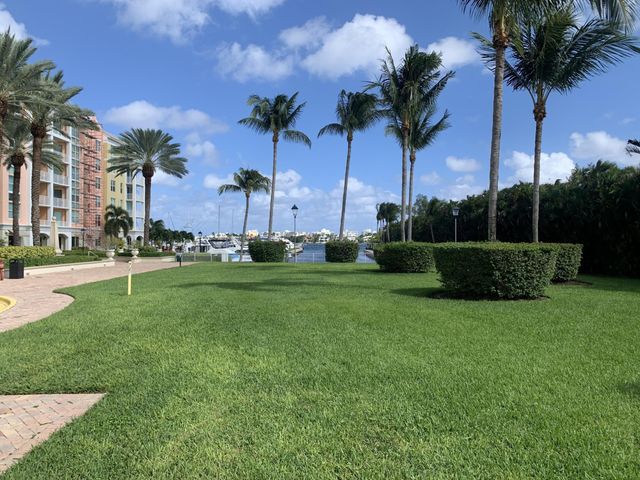 806 E Windward Way 111, Lantana, FL 33462
