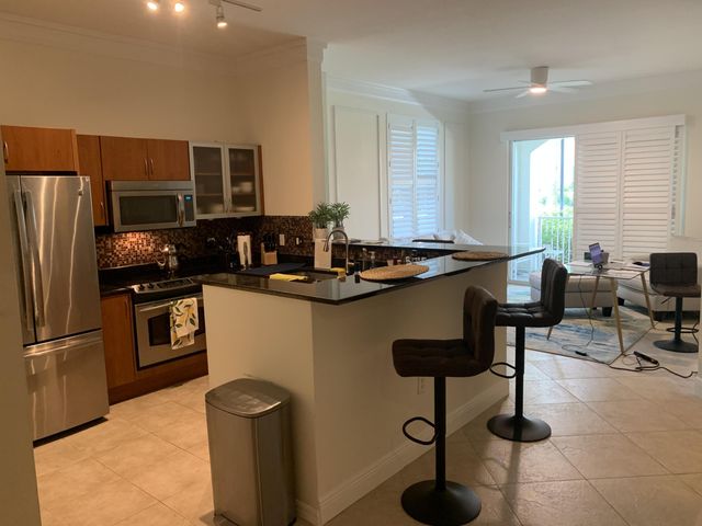 806 E Windward Way 111, Lantana, FL 33462