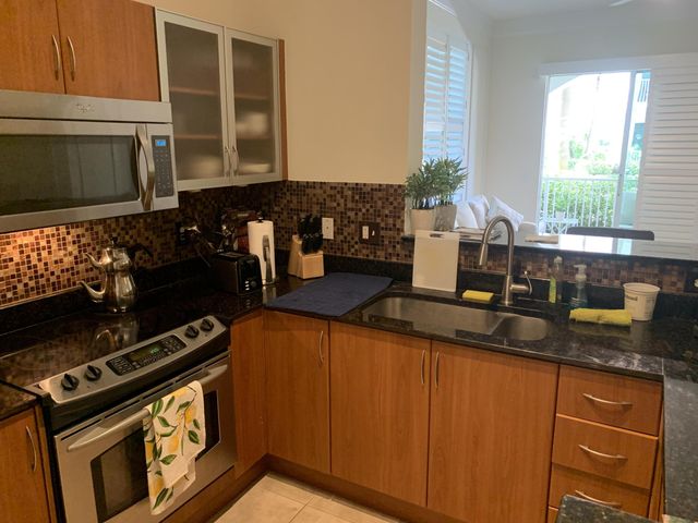 806 E Windward Way 111, Lantana, FL 33462
