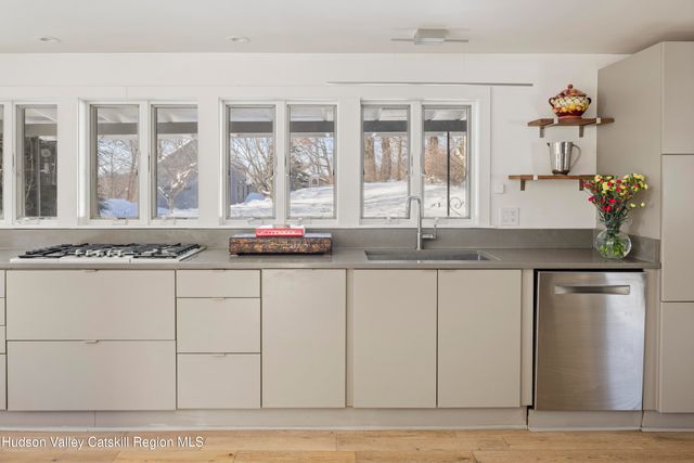 28 Hudson Street, Kinderhook, NY 12106