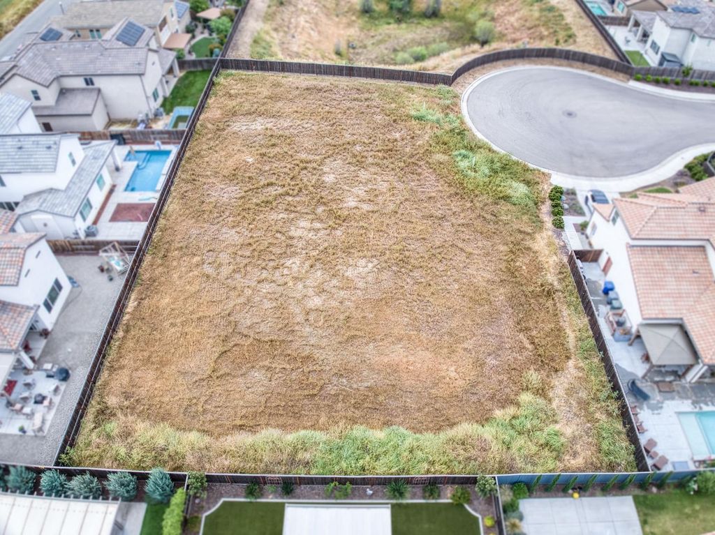 Image 10 of property listing at 4269 Alissa Avenue, Clovis, CA 93619