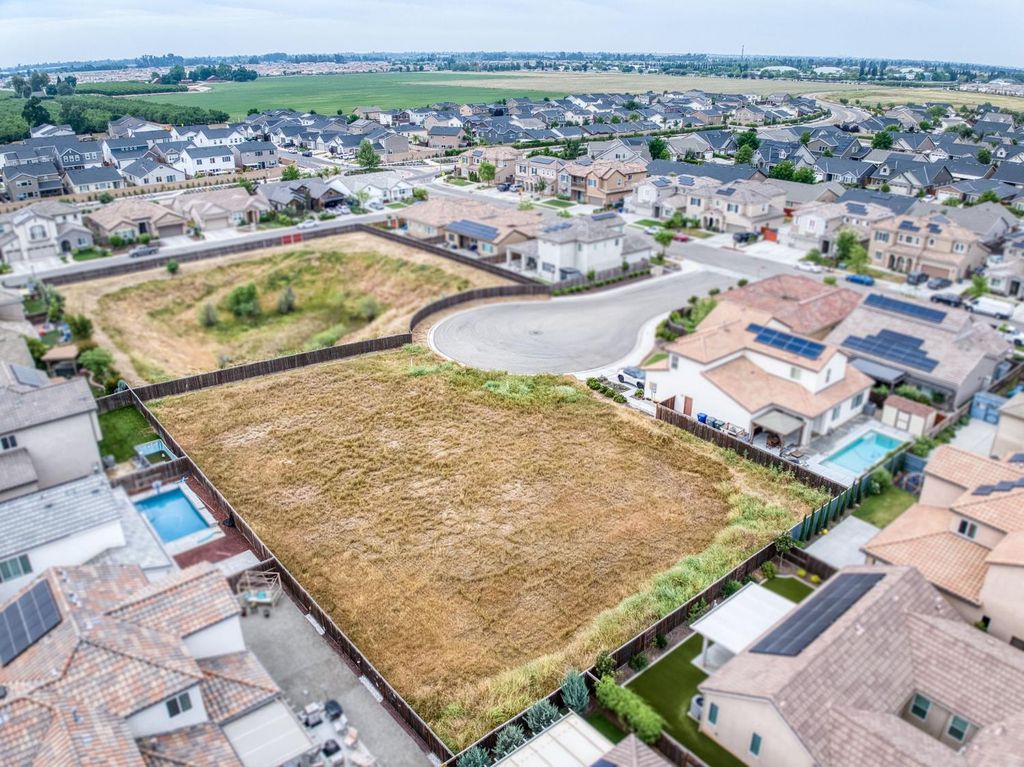 Image 15 of property listing at 4269 Alissa Avenue, Clovis, CA 93619