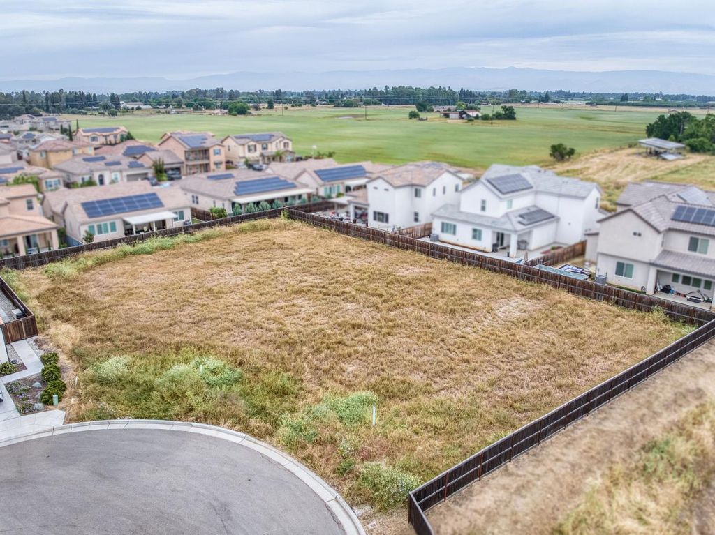 Image 17 of property listing at 4269 Alissa Avenue, Clovis, CA 93619