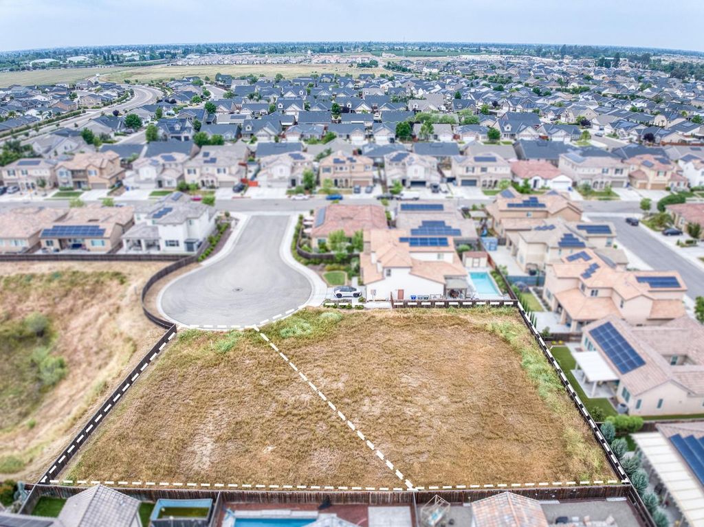 Image 2 of property listing at 4269 Alissa Avenue, Clovis, CA 93619