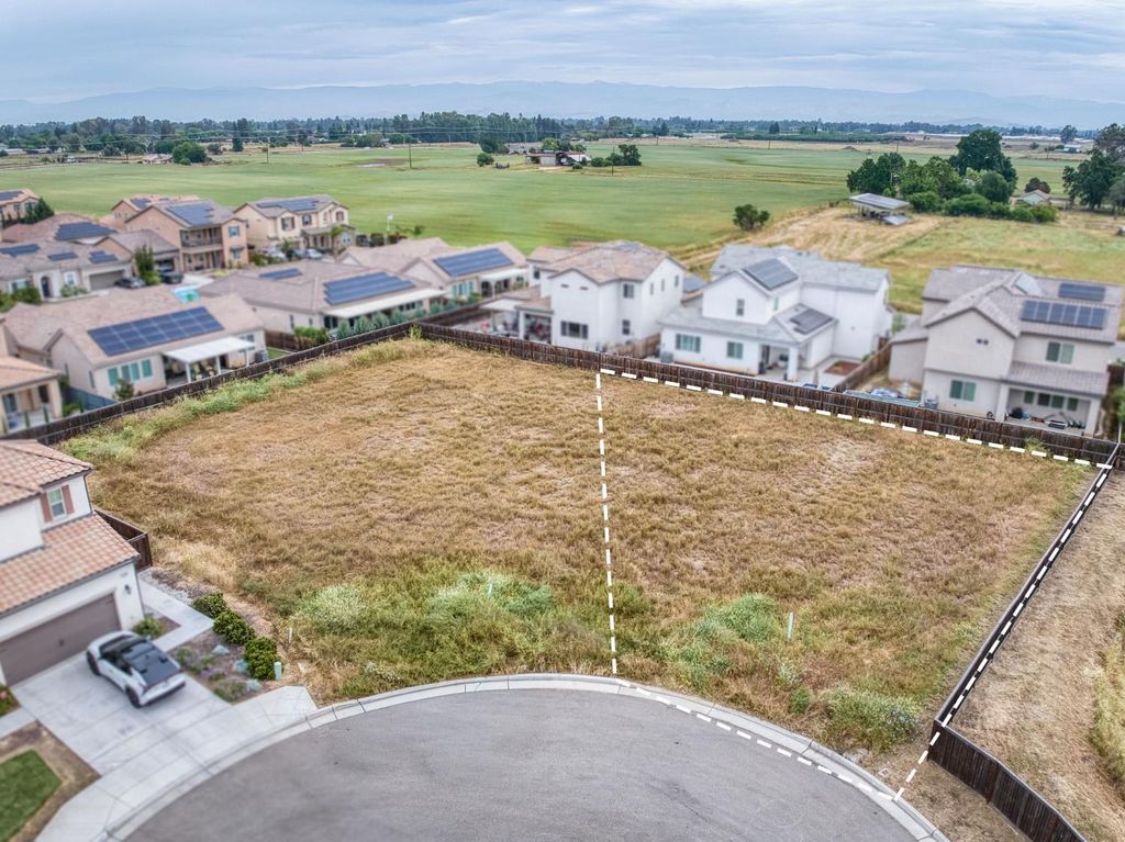 Image 5 of property listing at 4269 Alissa Avenue, Clovis, CA 93619