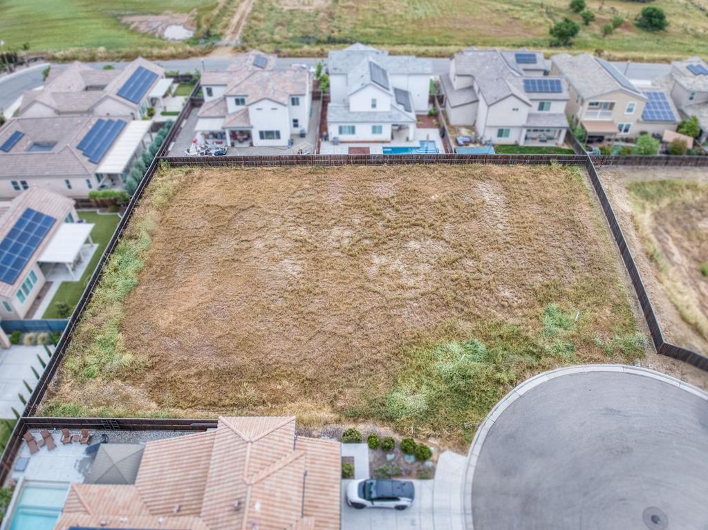 Image 7 of property listing at 4269 Alissa Avenue, Clovis, CA 93619