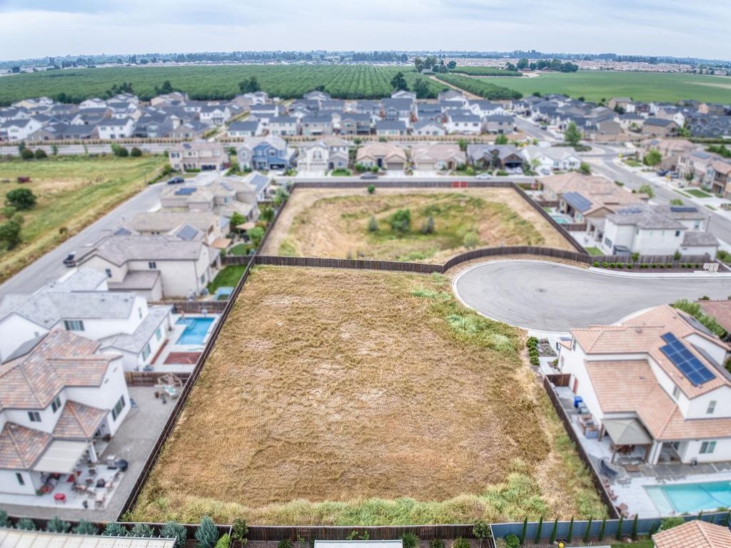 Image 9 of property listing at 4269 Alissa Avenue, Clovis, CA 93619