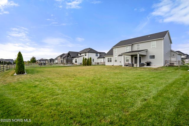 9437 Newbury Lane, Whitehouse, OH 43571