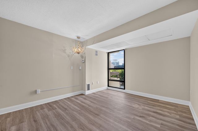 566 Commonwealth Ave 308, Boston, MA 02215