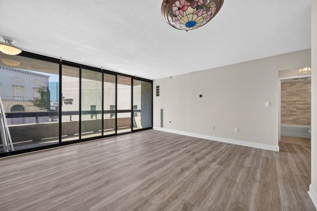 566 Commonwealth Ave 308, Boston, MA 02215