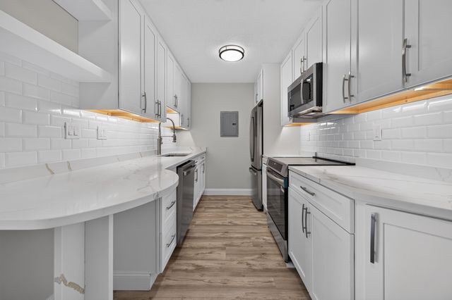 566 Commonwealth Ave 308, Boston, MA 02215