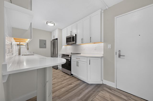 566 Commonwealth Ave 308, Boston, MA 02215