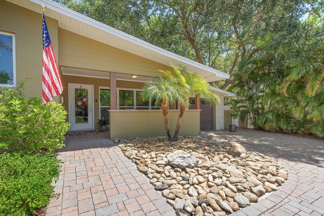 308 BARBARA CIRCLE, Belleair, FL 33756