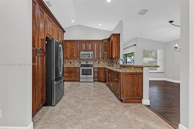 5621 Carriage Ln, Davie, FL 33331