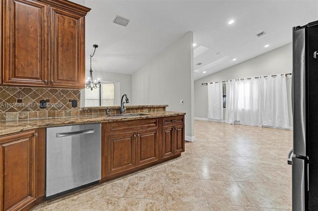 5621 Carriage Ln, Davie, FL 33331