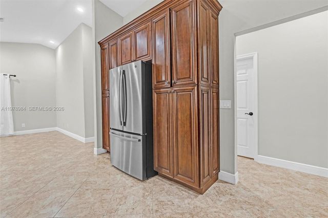 5621 Carriage Ln, Davie, FL 33331