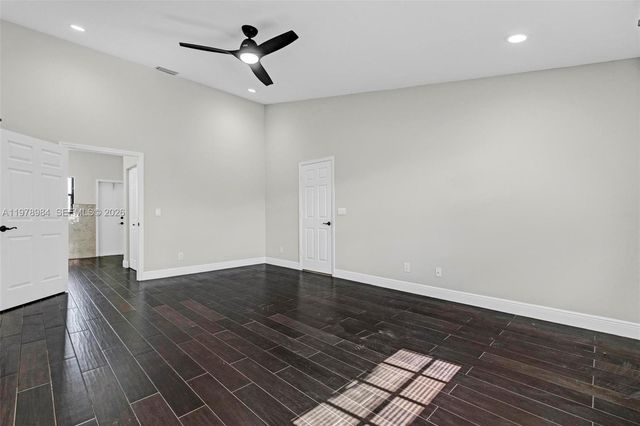 5621 Carriage Ln, Davie, FL 33331