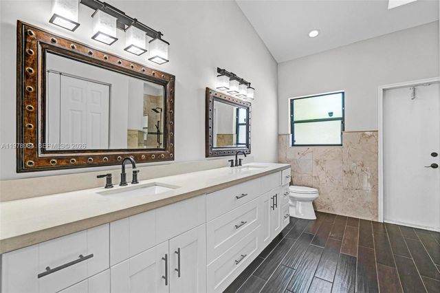 5621 Carriage Ln, Davie, FL 33331