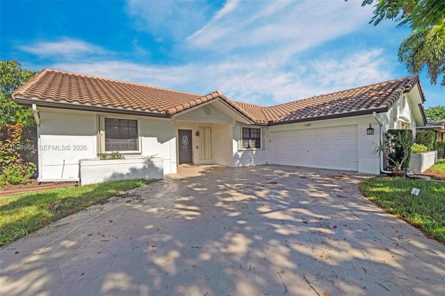 5621 Carriage Ln, Davie, FL 33331