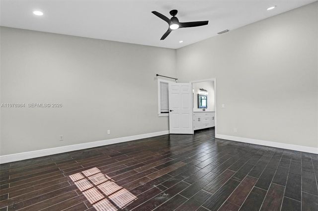 5621 Carriage Ln, Davie, FL 33331