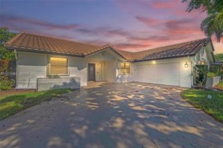 5621 Carriage Ln, Davie, FL 33331