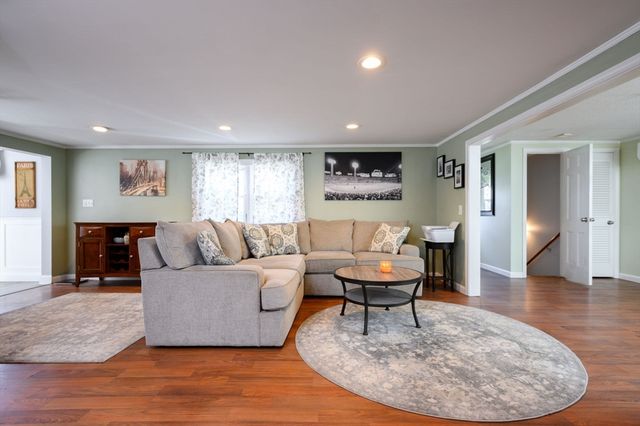 30 Lancaster Ave, Plymouth, MA 02360