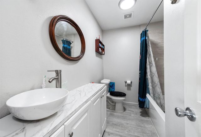 718 W 10th Street, Freeport, TX 77541