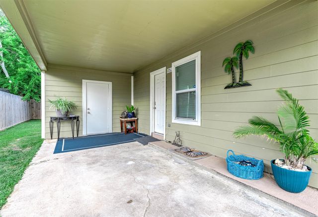 718 W 10th Street, Freeport, TX 77541