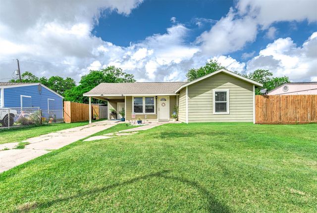 718 W 10th Street, Freeport, TX 77541