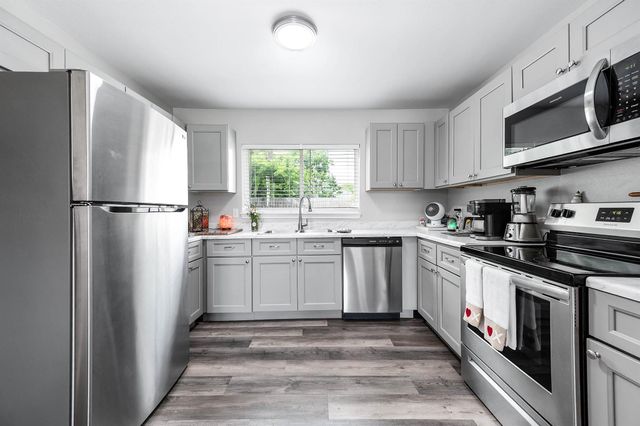 718 W 10th Street, Freeport, TX 77541