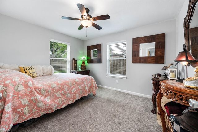 718 W 10th Street, Freeport, TX 77541