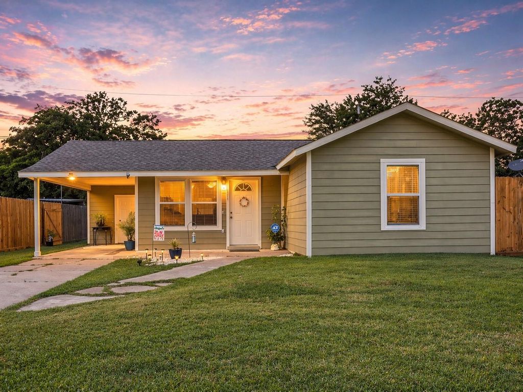 718 W 10th Street, Freeport, TX 77541