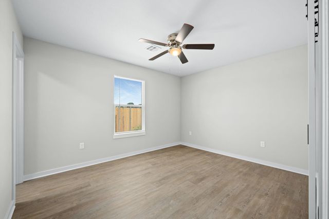 5007 S Sycamore Ave, Wichita, KS 67217